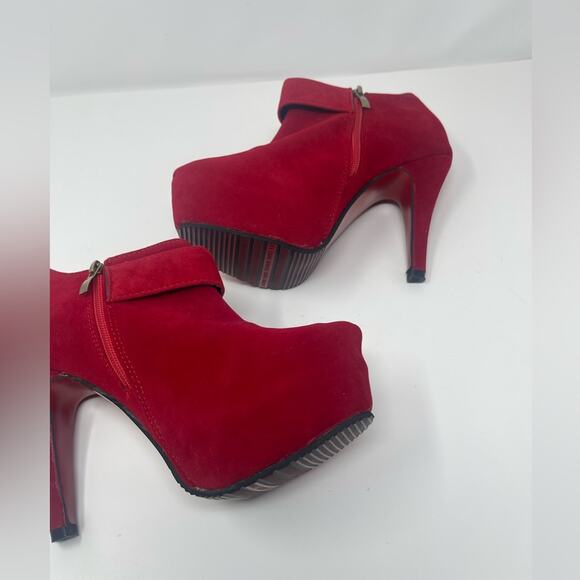 Vero Cuoio Red Faux Suede Platform Booties Heels Italian Women’s Size 8 - Picture 13 of 13